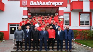 Vali İsmail Ustaoğlundan Balıkesirspora destek ziyareti