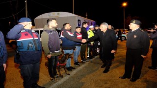 Vali Özkan yılbaşı gecesi çalışan kamu görevlilerini ziyaret etti