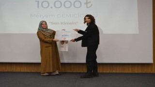 Van YYÜ öğrencisi ‘Sen Kimsin eseriyle birinci oldu