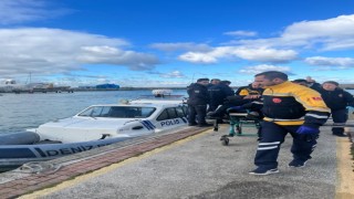 Yalovada feribottan atlayan şahsı deniz polisi kurtardı