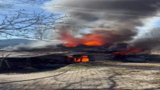 Yaşlı kadın yangında evsiz kaldı