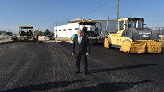 Yenişehirde okullar bölgesinde asfalt çalışması