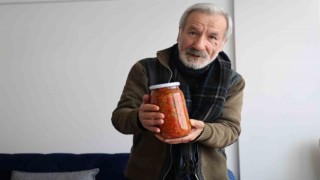 Yıllarını bu işe verdi, bin bir emekle üretip ücretsiz dağıtıyor