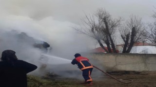 Yüksekovada 6 bin bağ ot yandı