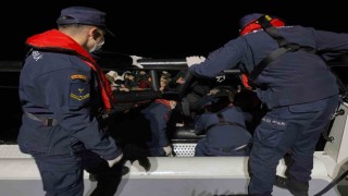 Yunanistanın Türk karasularına geri ittiği 45 düzensiz göçmen kurtarıldı