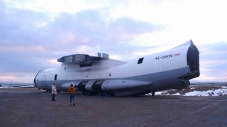 12 yıldır apronda bekleyen arızalı Gürcistan uçağı parçalanarak taşındı