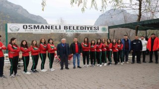 1308 Osmaneli Belediyespor Kız Voleybol takımına tam destek