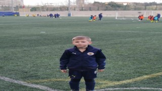 9 yaşındaki Arda, Fenerbahçe forması giymeye hazırlanıyor