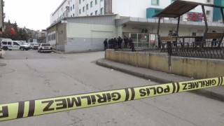 Acil girişine bırakılan çanta bomba paniğine yol açtı