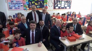 Adalet Bakanı Yılmaz Tunç, Bursada karne dağıttı