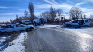 Afyonkarahisarda trafik kazası, 6 kişi yaralandı