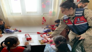 Ağrıda jandarmadan ilkokul öğrencilerine ‘Mahremiyet eğitimi