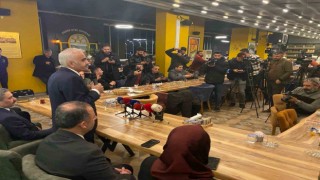 AK Parti heyeti basın mensuplarıyla bir araya geldi