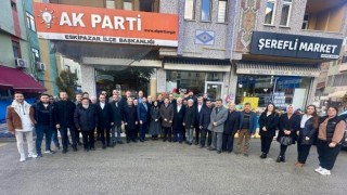 AK Parti heyeti esnafla bir araya geldi