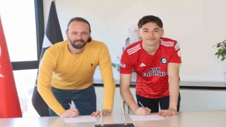 Altay, 2005 doğumlu Ulaş Hasan Özçelik ile profesyonel sözleşme imzaladı