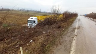 Amasyada tır devrildi: 1 yaralı