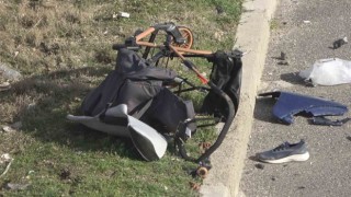 Ankarada karşıdan karşıya geçmeye çalışan aileye araç çarptı: 3 ölü, 1 yaralı