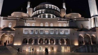 Ankarada Regaip Kandilinde vatandaşlar camilere akın etti