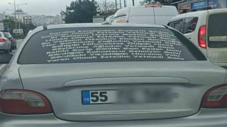 Araba arkası ilginç yazılar dikkat çekiyor