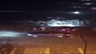 Arabayla gelip alkol tüketen magandalar mahalle halkını rahatsız ediyor