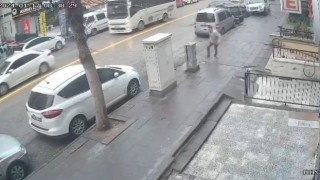 Aracın altında kalmaktan son anda kurtuldu