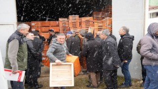 Arı Ürünleri Üretim Projesi ile arı üreticilerine kovan dağıtımı yapıldı