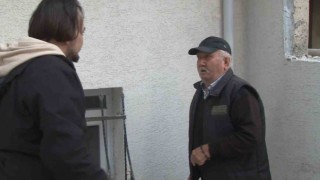 Arnavutköyde 82 yaşındaki adamı taciz edip parasını çalmaya çalıştı, o anlar kamerada