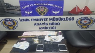 Asayiş ekipleri ve bekçiler, uyuşturucu ticareti yapan 8 kişiyi yakaladı