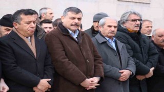 Aşık Ruhani dualarla uğurlandı