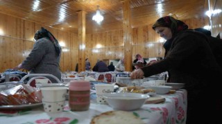 Asırlardır süren gelenek: Regaip Kandilinde tüm yemekler camiye getiriliyor