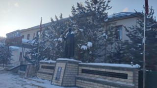 Aşkale buz tuttu