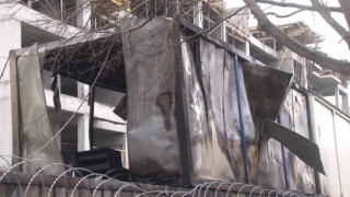 Ataşehirde işçilerin kaldığı konteynerler yandı