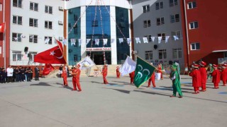 Aydında öğrenciler mehteran gösterisi eşliğinde karne aldı