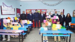 Ayvalıkta öğrencilerin karne heyecanı