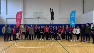 Badminton gençler müsabakaları sona erdi