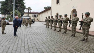 Bakan Güler, 2nci Hudut Alay Komutanlığında incelemelerde bulundu