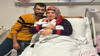 Bakan Mahinur Özdemir Göktaştan 2024 yılının ilk bebeklerine ziyaret
