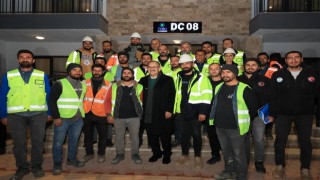Bakan Özhaseki: “Depremden etkilenen 11 şehrimizde 930 şantiyede, 110 bin 450 çalışma arkadaşımızla 7 gün 24 saat yağmur çamur demeden tüm gayretimizle sahadayız”