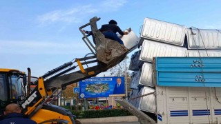 Bakanlıktan, Koçarlı Belediyesine 140 çöp konteyneri hibe edildi