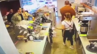 Bardağa “Gülücük” Çizen Barista Dayak Yedi
