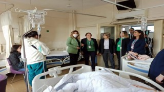 Başhekim Bozbaş sağlık çalışanları ve hastalar ile bir araya geldi