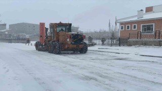 Başkalede kar yağışı: 48 yerleşim yerinin yolu kapandı