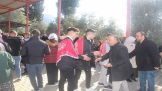 Başkan adayı Özel, gençleri Kışlasına dualarla uğurladı