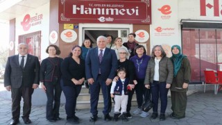 Başkan Atay Hanımevinde kadınlarla bir araya geldi