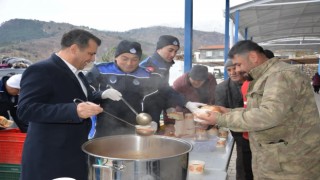 Başkan Atlı esnaf ve vatandaşların içini ısıttı