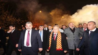 Başkan Büyükkılıç, Ankara dönüşü coşkuyla karşılandı
