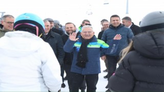 Başkan Büyükkılıç, Erciyeste kayak tutkunlarıyla bir araya geldi