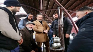 Başkan Çolakbayrakdar esnaf ve vatandaşlarla birlikte