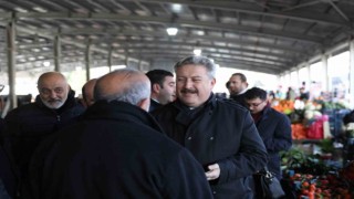 Başkan Palancıoğlu Esenyurt Pazar Yerinde esnafı ziyaret etti