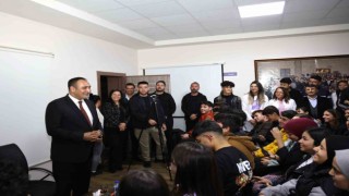 Başkan Yılmaz: Geleceğimiz olan gençlerimizi lise ve üniversite yolculuklarında yalnız bırakmıyoruz